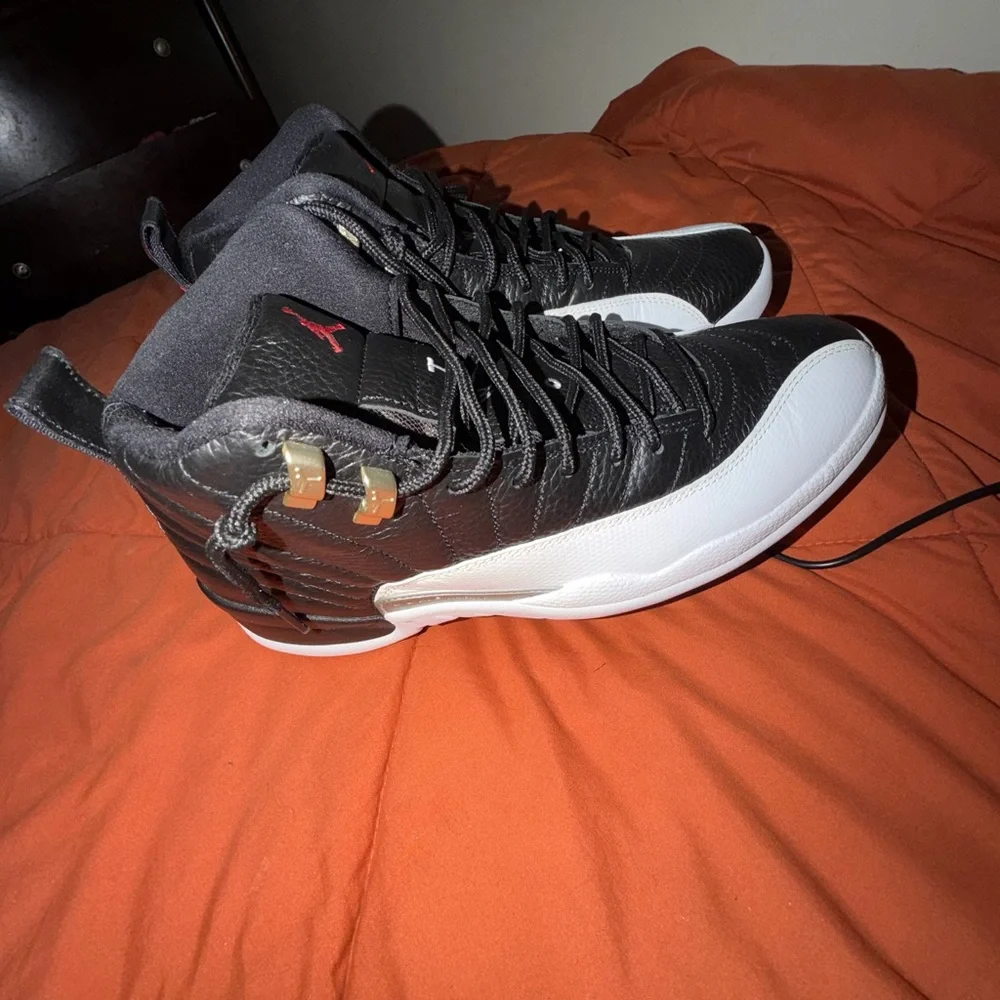 Air Jordan Retro Black/White Men's Basketball Shoes. Jordan 12 PLAYOFFS SZ 11 - Picture 3 of 3